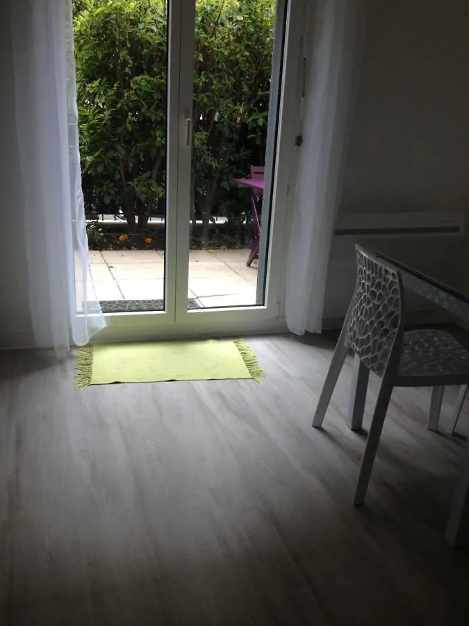 Appartement Le Croix Roussien Lyon centre 0*,  France